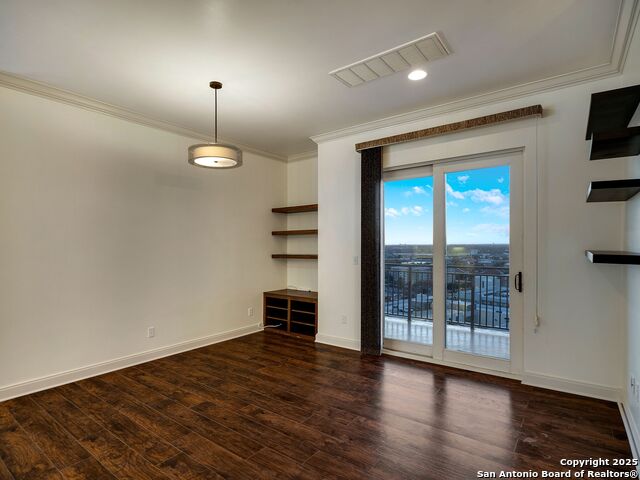 Listing photo id 15 for 230 Dwyer Ave  1203