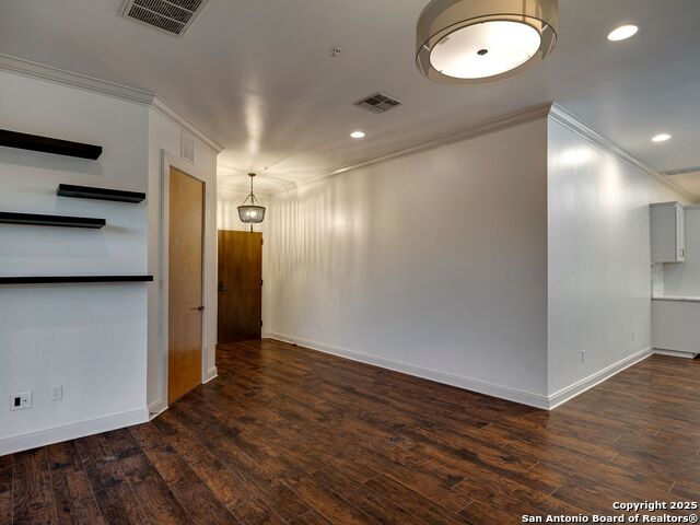 Listing photo id 16 for 230 Dwyer Ave  1203