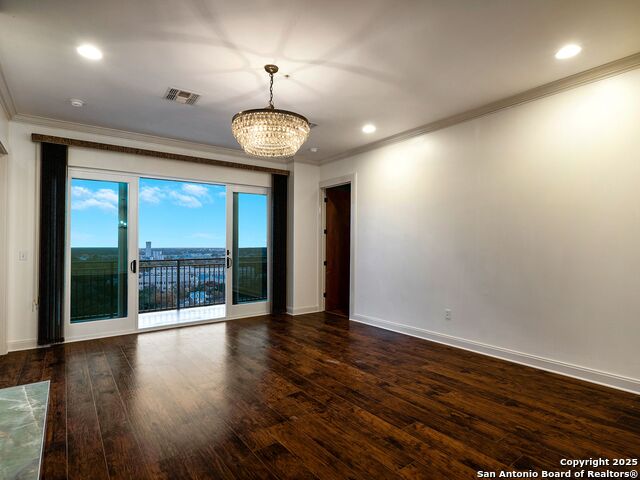 Listing photo id 1 for 230 Dwyer Ave  1203