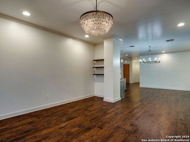 Listing photo id 5 for 230 Dwyer Ave  1203