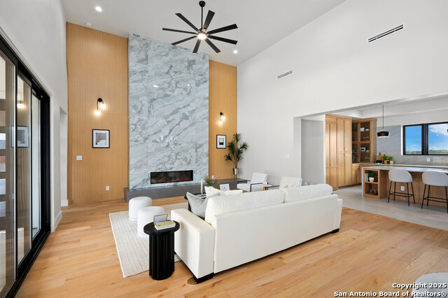 Listing photo id 20 for 9539 Lenox Hill