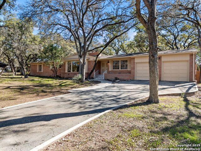 Listing photo id 0 for 306 Zornia Dr