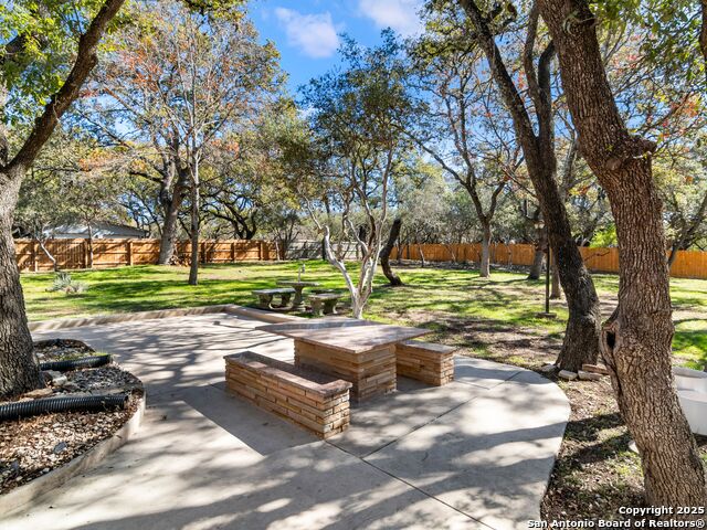 Listing photo id 23 for 306 Zornia Dr