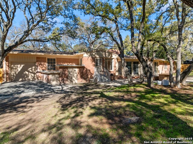 Listing photo id 25 for 306 Zornia Dr