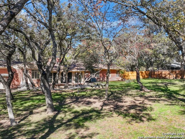 Listing photo id 26 for 306 Zornia Dr