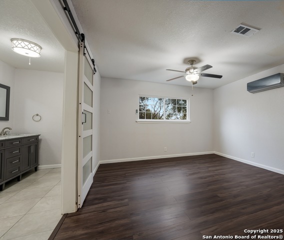 Listing photo id 5 for 5723 Bogart Dr