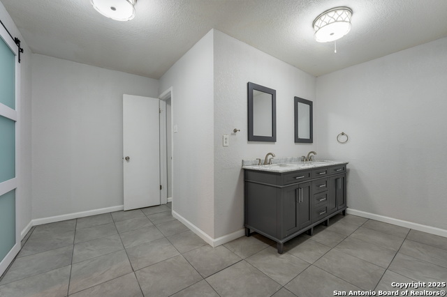 Listing photo id 6 for 5723 Bogart Dr