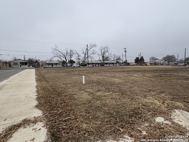Listing photo id 11 for 508 Clay St N
