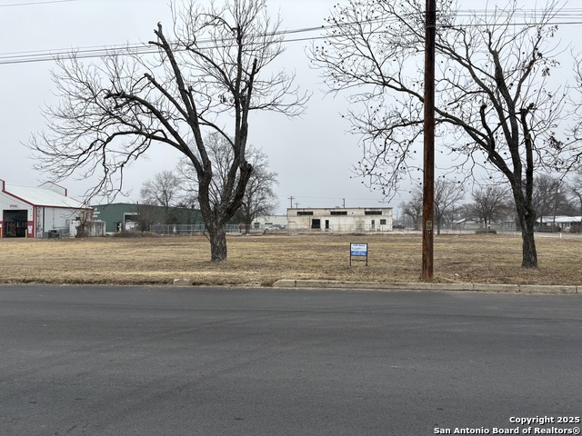 Listing photo id 2 for 508 Clay St N