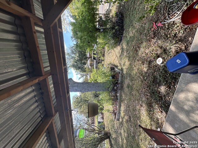 Listing photo id 1 for 343 Tomrob Dr