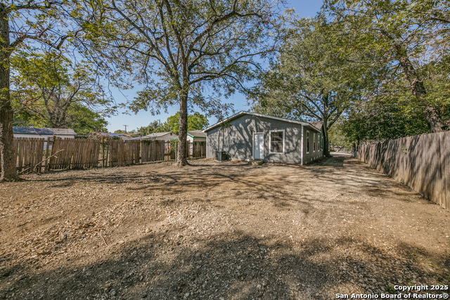 Listing photo id 22 for 142 Sargent St.