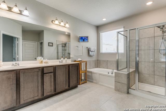 Listing photo id 15 for 13126 Lattigo Bend