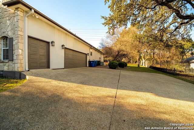 Listing photo id 34 for 21161 Gunther Grove