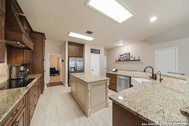 Listing photo id 10 for 18006 Cerca Rojo Dr