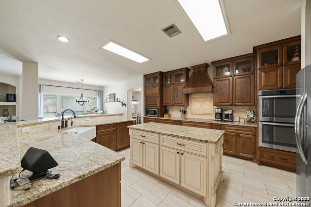 Listing photo id 11 for 18006 Cerca Rojo Dr