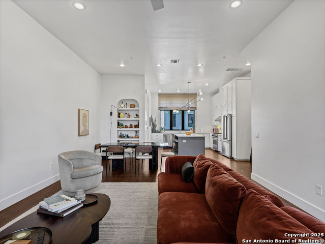 Listing photo id 10 for 1226 Presa St Unit 103 S 103