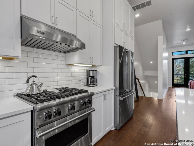 Listing photo id 17 for 1226 Presa St Unit 103 S 103