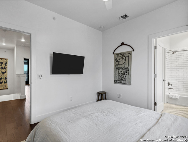 Listing photo id 23 for 1226 Presa St Unit 103 S 103