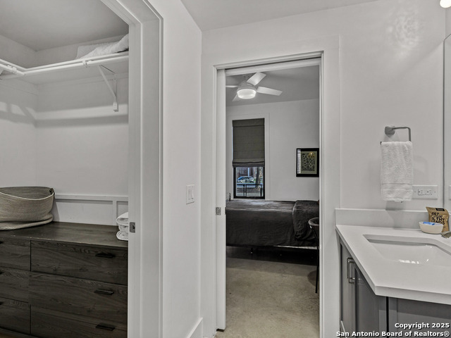 Listing photo id 7 for 1226 Presa St Unit 103 S 103