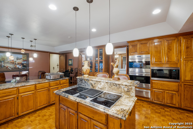 Listing photo id 16 for 3103 Iron Stone Ln