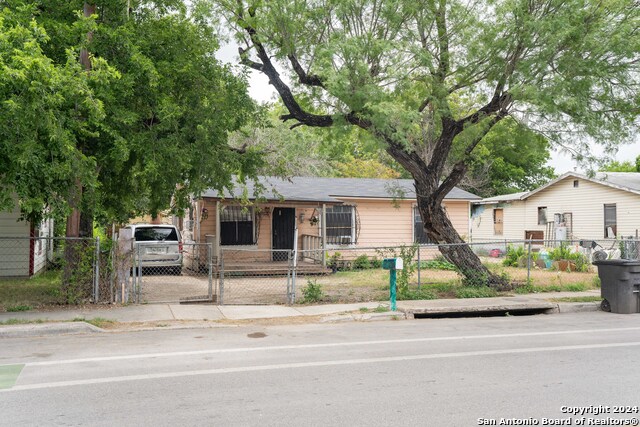 Listing photo id 0 for 606 San Joaquin S