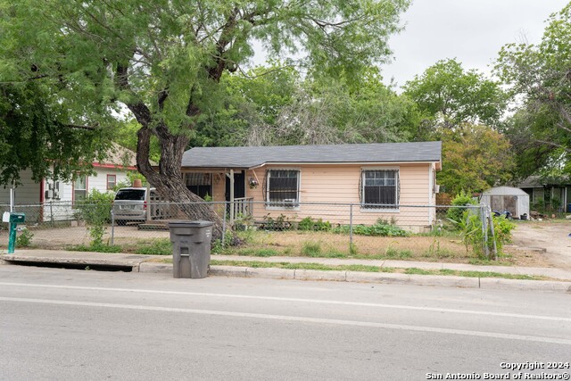 Listing photo id 2 for 606 San Joaquin S