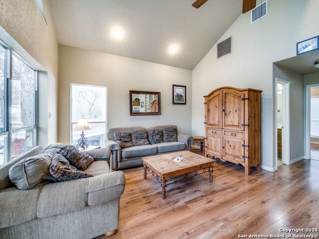 Listing photo id 11 for 6780 River Rd