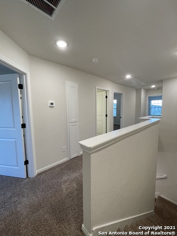 Listing photo id 10 for 2207 Lynwood Bnd  101