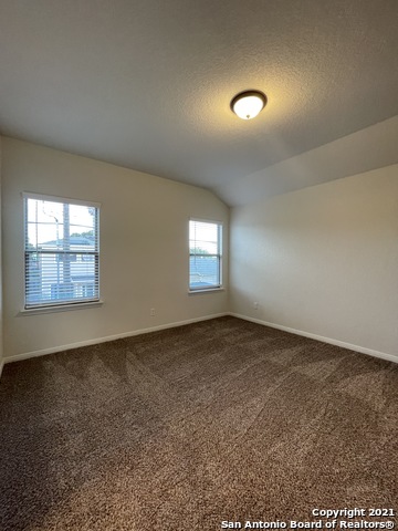 Listing photo id 11 for 2207 Lynwood Bnd  101