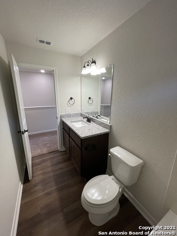 Listing photo id 17 for 2207 Lynwood Bnd  101