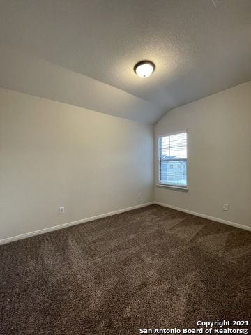 Listing photo id 18 for 2207 Lynwood Bnd  101