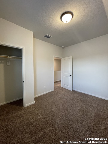 Listing photo id 22 for 2207 Lynwood Bnd  101