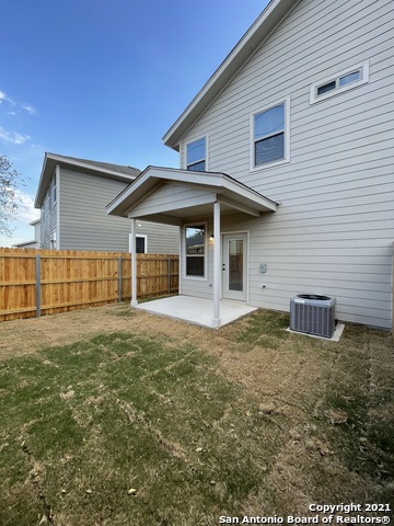 Listing photo id 23 for 2207 Lynwood Bnd  101