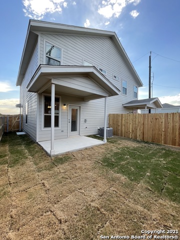 Listing photo id 24 for 2207 Lynwood Bnd  101