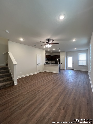 Listing photo id 4 for 7618 Agave Bend  101