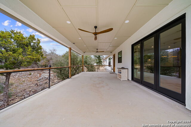 Listing photo id 32 for 728 Live Oak Ridge