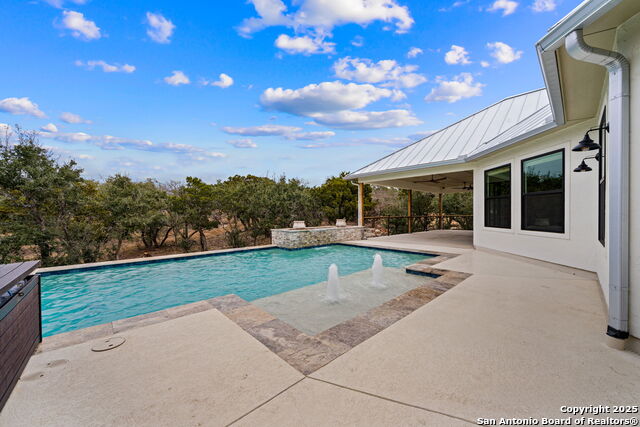 Listing photo id 34 for 728 Live Oak Ridge