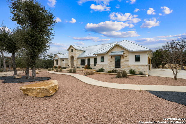 Listing photo id 2 for 728 Live Oak Ridge