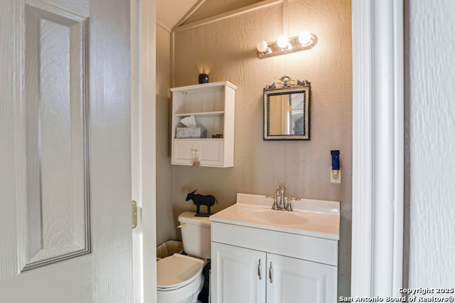 Listing photo id 10 for 772 Sd 29150