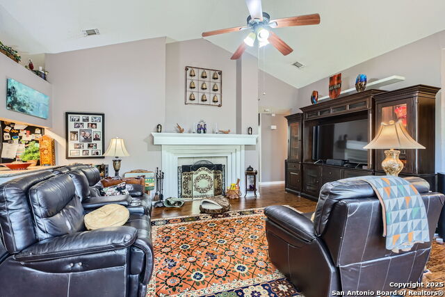 Listing photo id 3 for 3303 Le Blanc St