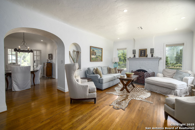 Listing photo id 2 for 104 Edgewater Ter W