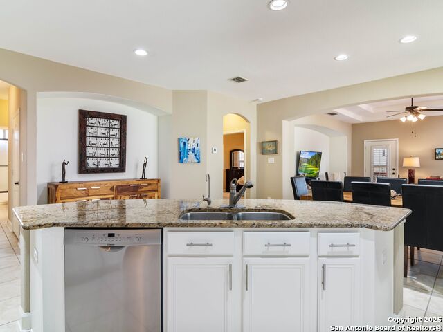 Listing photo id 8 for 18007 Camino Del Mar