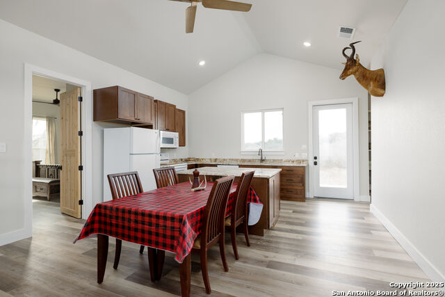 Listing photo id 2 for 994 Marburger Rd S