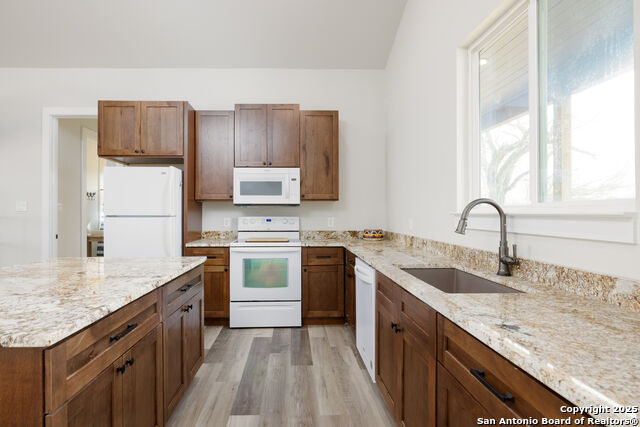 Listing photo id 3 for 994 Marburger Rd S