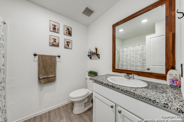 Listing photo id 16 for 5502 Calton Bnd