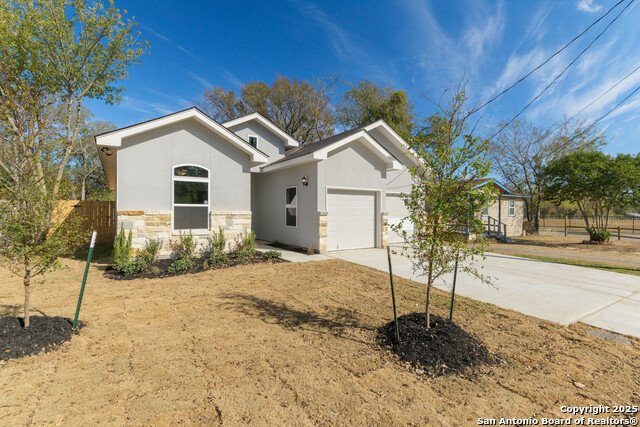 Listing photo id 2 for 651 Corliss  