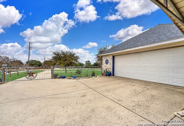 Listing photo id 25 for 1120 Country View Dr