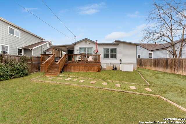 Listing photo id 26 for 2010 Woodlawn Ave W