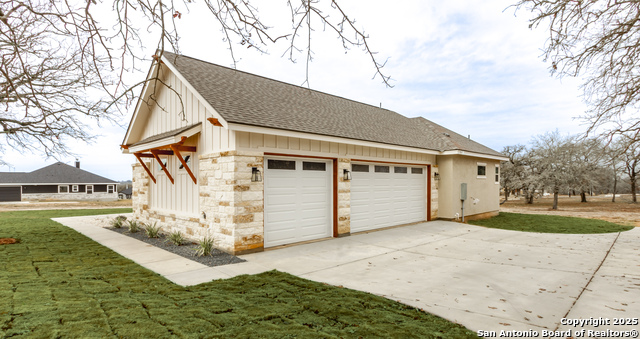 Listing photo id 26 for 109 Hondo Vista