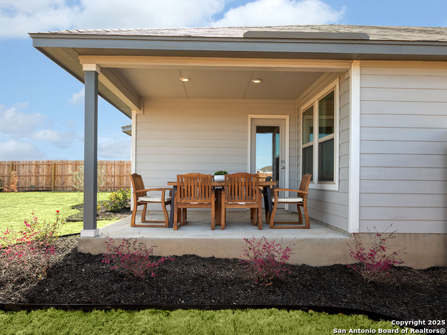 Listing photo id 9 for 11519 Mustang Grove